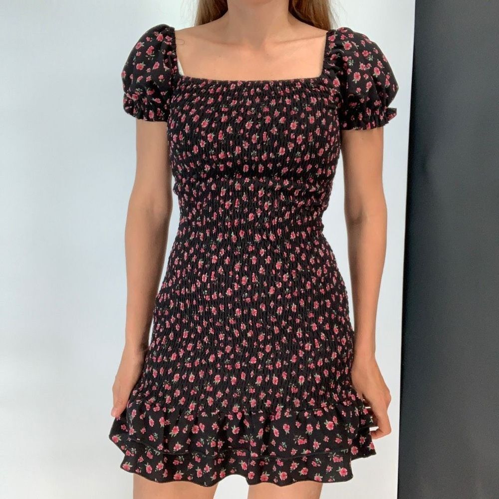 Forever 21 scalloped floral dress red roses sz m womens